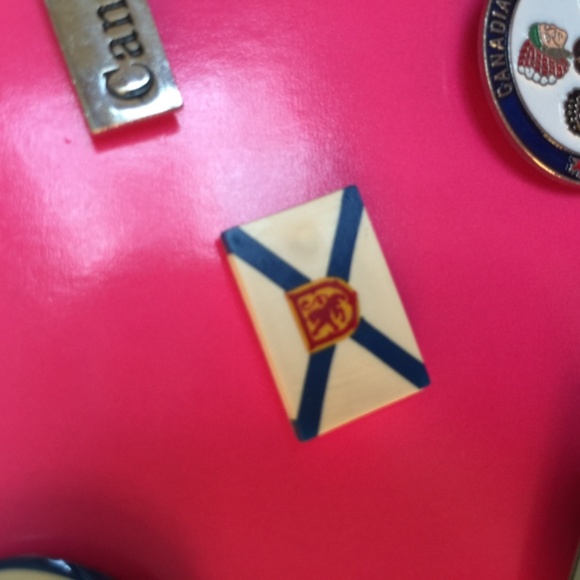 Canada pins - Picture 5 of 6